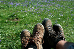 Wanderschuhe beim Pause machen