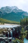 Athabasca Falls mit dem Mt. Edith im Hintergrund.*