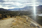 Über den Hügeln von Penticton mit Blick über den riesgen Okanagan Lake.