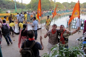 Ausgelassene Feierstimmung und wir mittendrin* Ausgelassene Feierstimmung und wir mittendrin*