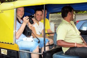 Wir erkunden die Stadt mit der Autorikscha* Wir erkunden die Stadt mit der Autorikscha*