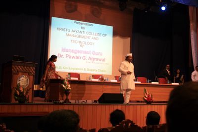 Vortrag von Dr. Agrawal über die Dabbawalas Vortrag von Dr. Agrawal über die Dabbawalas