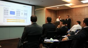 Wir hielten eine Reihe von Vorträgen im WTC Wir hielten eine Reihe von Vorträgen im WTC