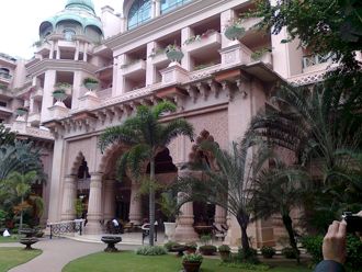 Das Luxushotel Pink* Das Luxushotel Pink*