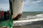Fähre nach Feuerland landet einfach auf dem Strand