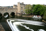 Pulteney Bridge über den Fluss Avon.