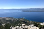 Blick vom Vidova Gora hinab nach Bol und dem Golden Horn.