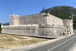 Die Festung Kaštio (Tvrđava Kaštio) ist das südliche Ende der Mauer.
