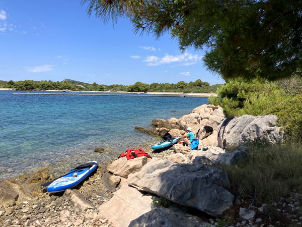 Brotzeit und Schnorcheln auf der Otočić (Insel) Zminjak. Brotzeit und Schnorcheln auf der Otočić (Insel) Zminjak.