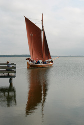 Traditioneller Segler auf dem Saaler Bodden.