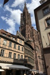 Das Münster von Straßburg ist nicht leicht in den schmalen Gasse zu fotografieren. Das Münster von Straßburg ist nicht leicht in den schmalen Gasse zu fotografieren.