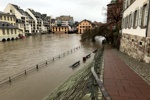 Hochwasser an der Ill mitten in Straßburg. Hochwasser an der Ill mitten in Straßburg.