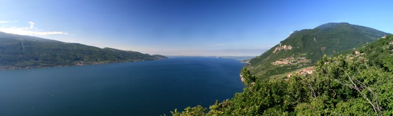 Ein seltener dunstfreier Blick über den Gardasee.