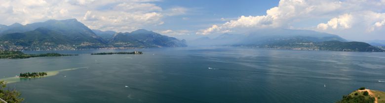 Der Süden des Gardasees in Blickrichtung Norden.