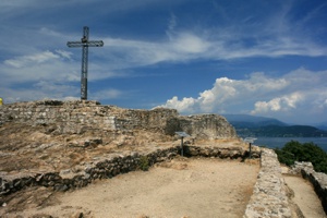 Burganlage auf dem Rocca die Manerba.