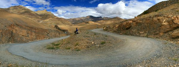 Unzählige Serpentien hinab von Kibber nach Ki