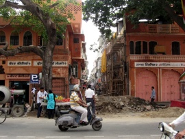 In den engen Gassen der Pink City