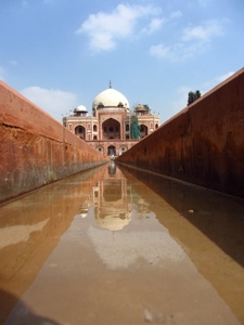 Humayun’s Tombs - das Taj Mahal aus rotem Stein*