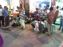 Armenspeißung in Old Delhi*