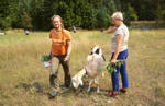 Julia und Friederun beim Ziegen hüten*