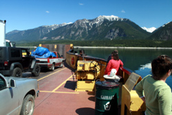 Mit der Fähre über den Upper Arrow Lake nach New Denver