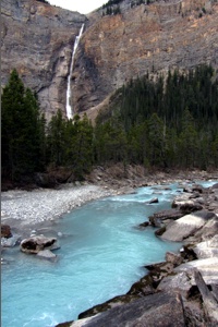 Die Takakkaw Falls (381 m) sind die zweihöchsten Wasserfälle in British Columbia.*