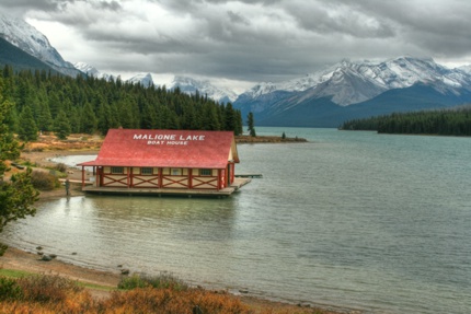 Das berühmte Bootshaus am Maligne Lake.