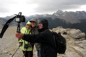 Ein Gipfelfoto im Sturm, war wie immer nicht einfach.*