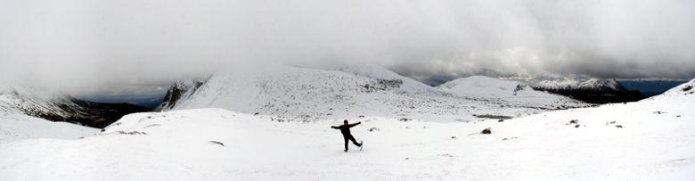 Die Gipfel der Babine Mountains sind schneebedeckt (Summit Point).