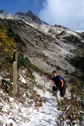 Aufstieg zu den Little Joe Lakes (noch) bei Sonnenschein.*