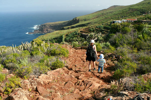 Der Küstenwanderweg erlaubt spektakuläre Blicke auf die Nordküste La Palmas. Der Küstenwanderweg erlaubt spektakuläre Blicke auf die Nordküste La Palmas.