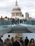St. Paul's Cathedral hinter der Millenium Bridge