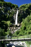 Wohl einer der schönsten Wasserfälle in der Schweiz. 80 m bei Foroglio.