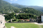 Blick von der unteren auf die mittlere und obere Burg von Bellinzona.