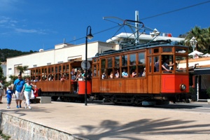 Die historische Straßenbahn zwischen Port de Sollér und Sollér.