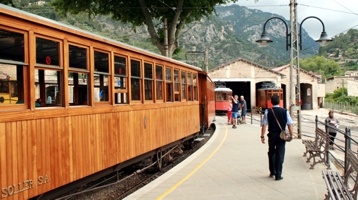 Der rote Blitz zwischen Palma und Sollér.