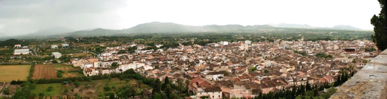 Während einer Regenpause - Blick über die Altstadt von Arta.