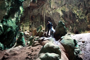 Surreale Landschaft inmitten der Höhle.