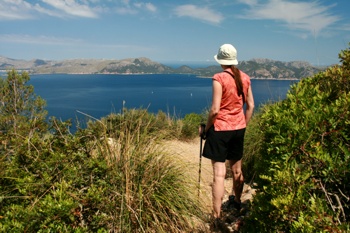 Der Blick von La Victoria über die Bucht von Pollença zum Cap Formentor.