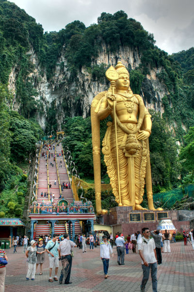Die 42,7 m hohe Statue des Murugans. Die 42,7 m hohe Statue des Murugans.