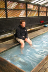 Fußbad in Rotorua während der Regenschauer*