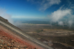 Blick ins Umland von den steilen Hängen des Vulkans