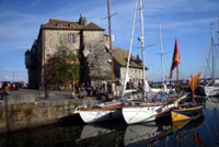 Das Hafenbecken von Honfleur bei Tag