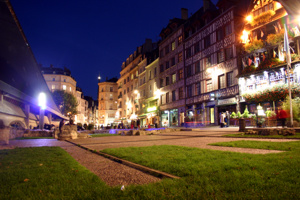Rouen bei Nacht*