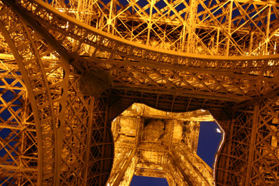 Eifelturm bei Nacht*