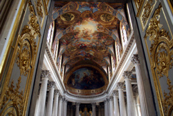 Die Innenräume funkeln nur so vor Gold