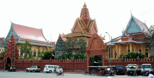 Unsere Radtour startete entlang des Königspalastes.