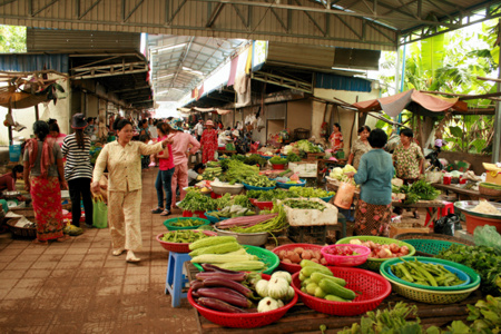 Ein kleiner Markt mit vielen leckeren Sachen.