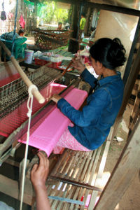 Ein Webstuhl zur Herstellung von Tüchern und Kleidern.