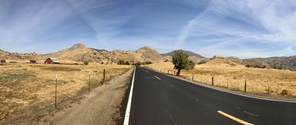 Amerikanische Farmlandschaften auf der Rückfahrt nach Los Angeles.